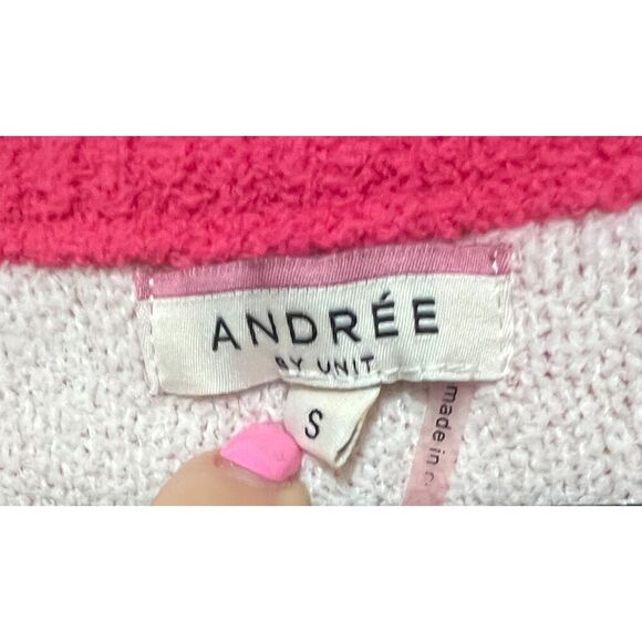 Womens Fluffy soft Vneck sweater, size small - Picture 2 of 4